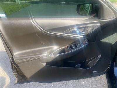 2017 Chevrolet Malibu Premier   - Photo 11 - Winchester, VA 22601