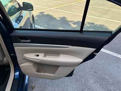 2011 Subaru Legacy 2.5i Premium   - Photo 12 - Winchester, VA 22601