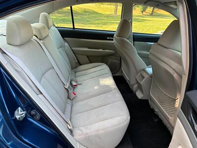 2011 Subaru Legacy 2.5i Premium   - Photo 10 - Winchester, VA 22601