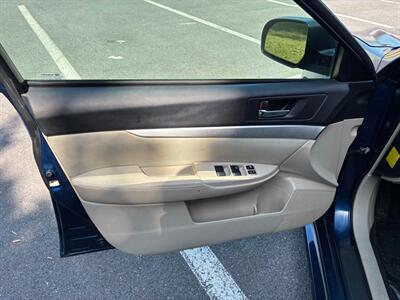 2011 Subaru Legacy 2.5i Premium   - Photo 11 - Winchester, VA 22601