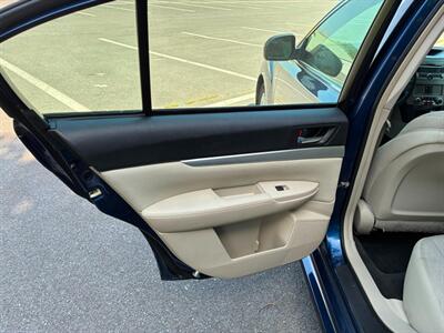 2011 Subaru Legacy 2.5i Premium   - Photo 8 - Winchester, VA 22601