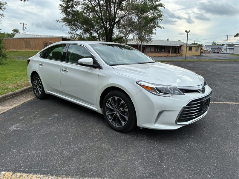 2018 Toyota Avalon XLE's photo