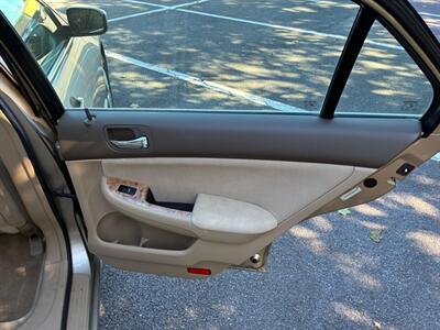 2003 Honda Accord EX - Photo 12 - Winchester, VA 22601