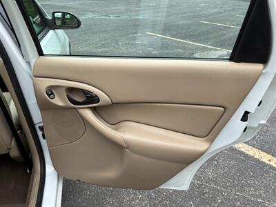 2004 Ford Focus SE   - Photo 12 - Winchester, VA 22601