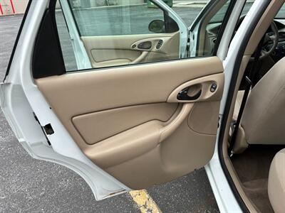 2004 Ford Focus SE   - Photo 11 - Winchester, VA 22601