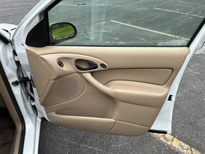 2004 Ford Focus SE   - Photo 15 - Winchester, VA 22601