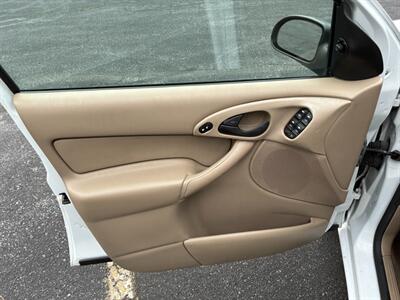 2004 Ford Focus SE   - Photo 9 - Winchester, VA 22601