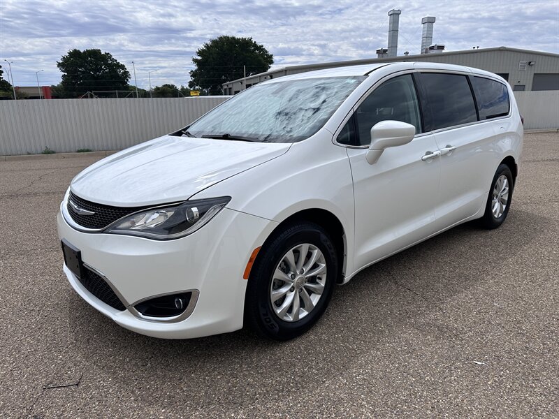 2019 Chrysler Pacifica Touring Plus   - Photo 1 - Amarillo, TX 79109