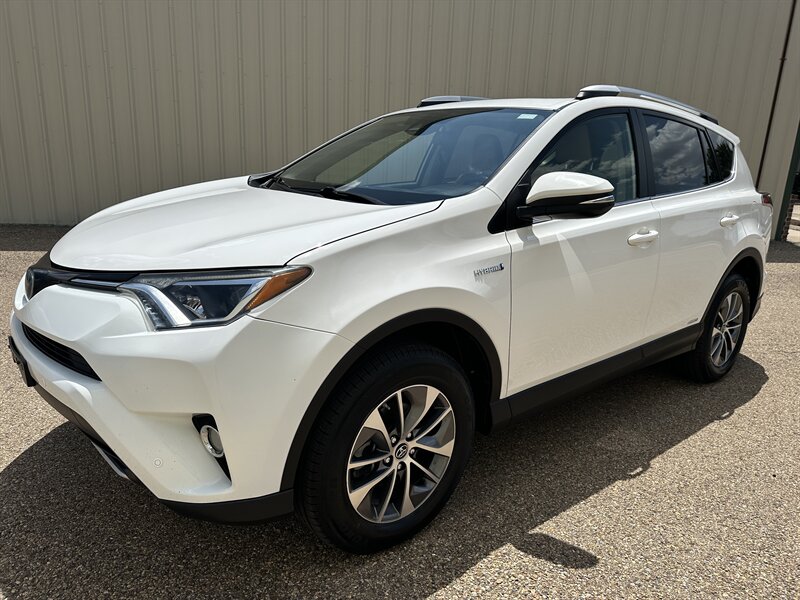 2018 Toyota RAV4 LE - Photo 1 - Amarillo, TX 79109