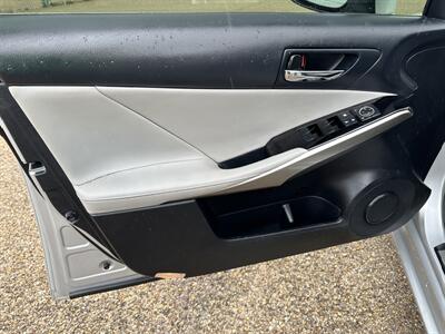 2016 Lexus IS 300   - Photo 7 - Amarillo, TX 79109