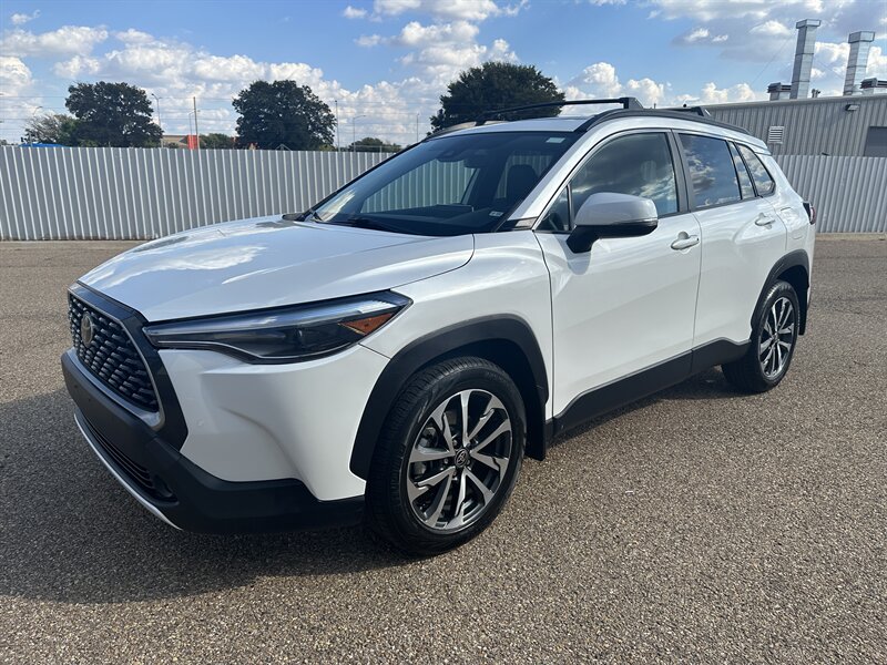 2022 Toyota Corolla Cross XLE - Photo 1 - Amarillo, TX 79109