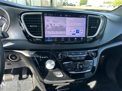 2025 Chrysler Pacifica Select   - Photo 14 - Amarillo, TX 79109