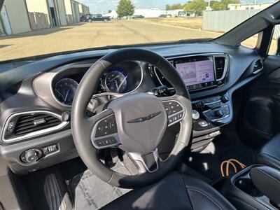 2025 Chrysler Pacifica Select   - Photo 11 - Amarillo, TX 79109