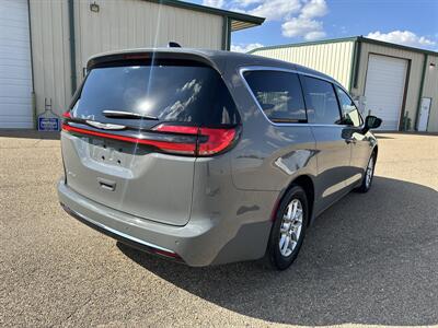 2025 Chrysler Pacifica Select   - Photo 3 - Amarillo, TX 79109