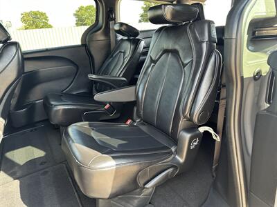 2025 Chrysler Pacifica Select   - Photo 6 - Amarillo, TX 79109