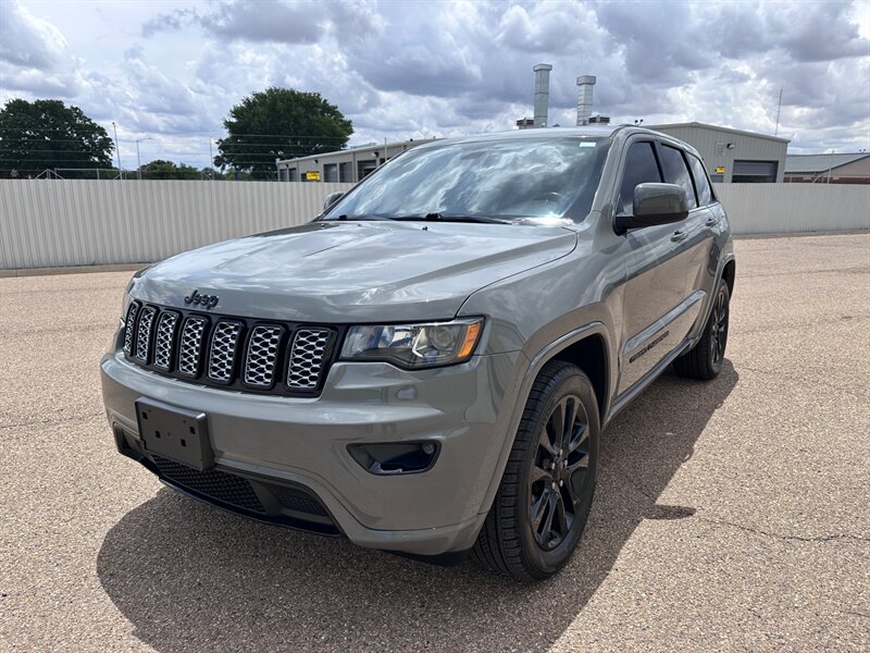 2019 Jeep Grand Cherokee Altitude's photo