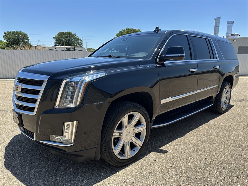 2019 Cadillac Escalade ESV Premium Luxury - Photo 1 - Amarillo, TX 79109
