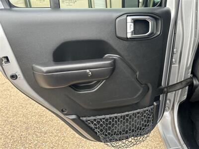 2020 Jeep Gladiator Sport S   - Photo 2 - Amarillo, TX 79109