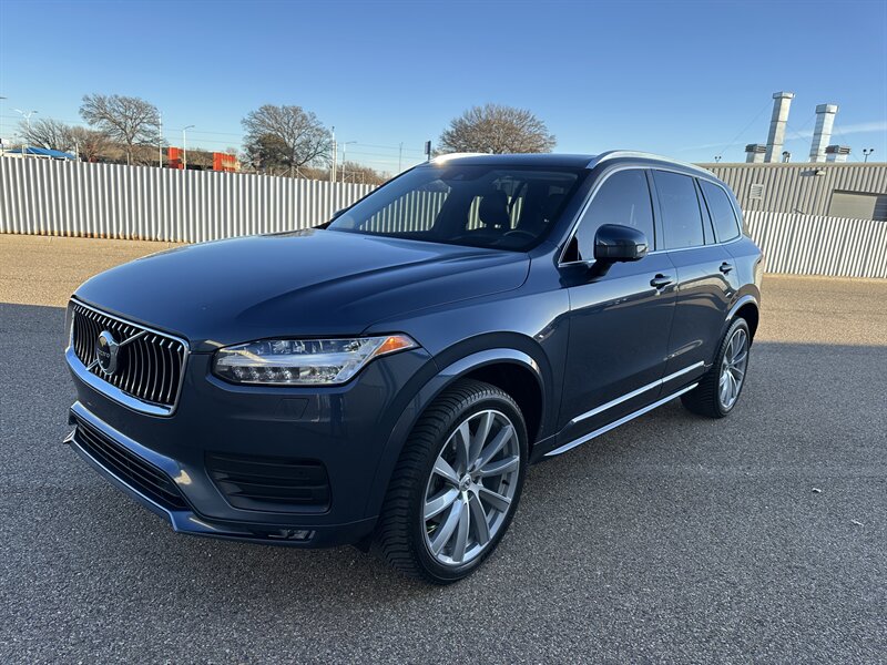 2021 Volvo XC90 Momentum's photo