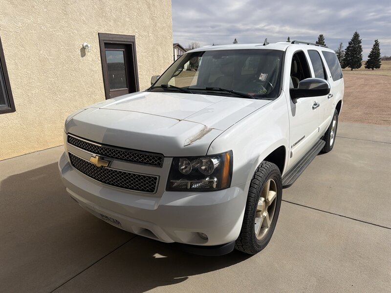 2008 Chevrolet Suburban LTZ   - Photo 1 - Colorado Springs, CO 80928