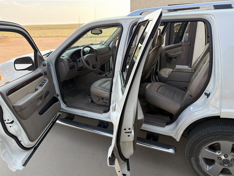 2004 Ford Explorer Limited - Photo 11