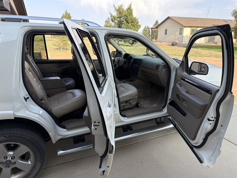 2004 Ford Explorer Limited - Photo 10