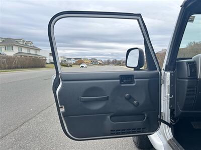 2005 Jeep Wrangler LJ Unlimited   - Photo 12 - Peapack & Gladstone, NJ 07977