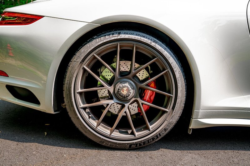 2018 Porsche 911 GTS - Photo 37