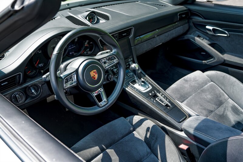 2018 Porsche 911 GTS - Photo 25