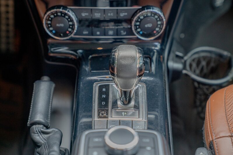 2013 Mercedes-Benz G550 4×4 in Peridot Brown Metallic, interior photo 13