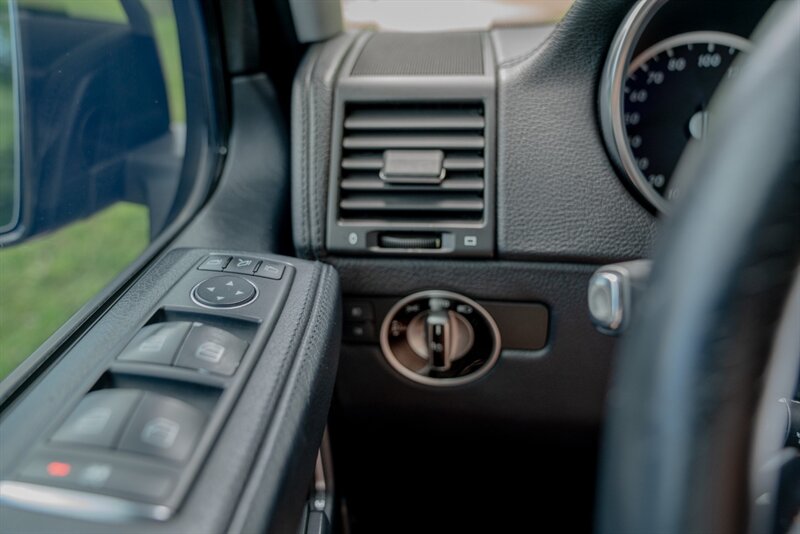 2013 Mercedes-Benz G550 4×4 in Peridot Brown Metallic, interior photo 5