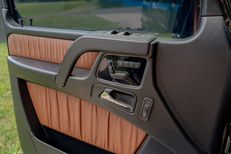 2013 Mercedes-Benz G550 4×4 in Peridot Brown Metallic, interior photo 32