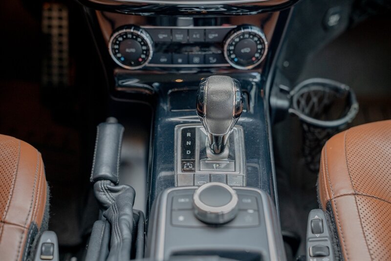 2013 Mercedes-Benz G550 4×4 in Peridot Brown Metallic, interior photo 11