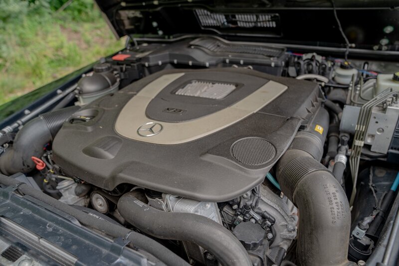 2013 Mercedes-Benz G550 4×4 in Peridot Brown Metallic, engine cover photo