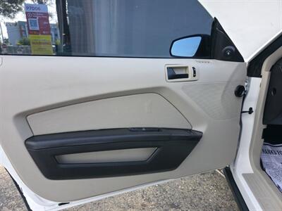 2010 Ford Mustang V6 Premium   - Photo 10 - Sacramento, CA 95815