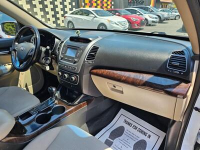 2014 Kia Sorento LX Sport Utility 4D   - Photo 17 - Sacramento, CA 95821