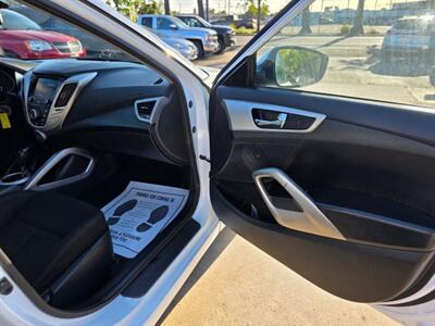 2017 Hyundai VELOSTER Coupe 3D - Photo 17 - Sacramento, CA 95821