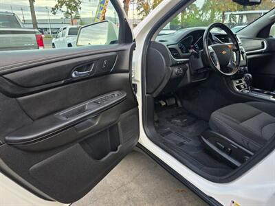 2015 Chevrolet Traverse LT Sport Utility 4D   - Photo 11 - Sacramento, CA 95821