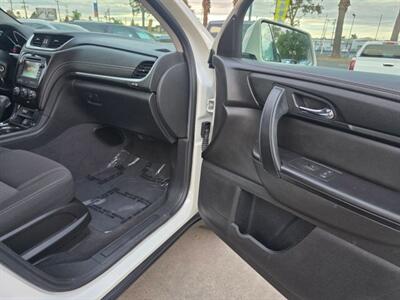 2015 Chevrolet Traverse LT Sport Utility 4D   - Photo 25 - Sacramento, CA 95821