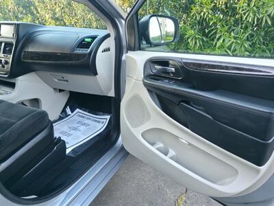 2016 Dodge Grand Caravan SXT   - Photo 25 - Sacramento, CA 95815