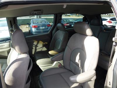2001 Chrysler Town and Country Limited   - Photo 9 - Las Vegas, NV 89118