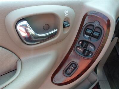 2001 Chrysler Town and Country Limited   - Photo 7 - Las Vegas, NV 89118