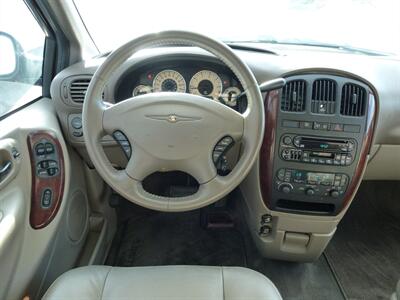 2001 Chrysler Town and Country Limited   - Photo 15 - Las Vegas, NV 89118