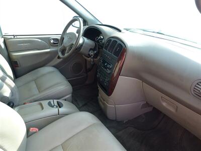 2001 Chrysler Town and Country Limited   - Photo 14 - Las Vegas, NV 89118