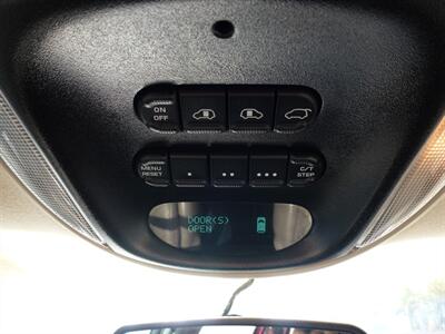 2001 Chrysler Town and Country Limited   - Photo 16 - Las Vegas, NV 89118