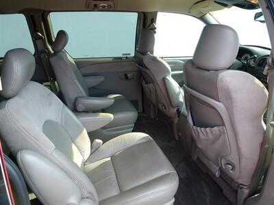 2001 Chrysler Town and Country Limited   - Photo 11 - Las Vegas, NV 89118