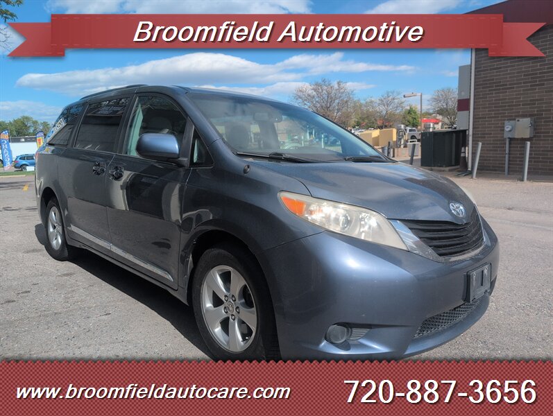 2013 Toyota Sienna LE 8-Passenger  