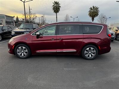 2018 Chrysler Pacifica Hybrid Limited   - Photo 9 - Sacramento, CA 95825