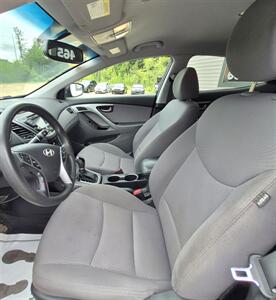 2016 Hyundai Elantra SE   - Photo 8 - Gilmanton, NH 03237