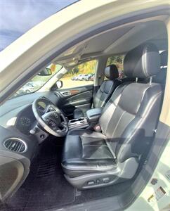 2017 Nissan Pathfinder Platinum   - Photo 9 - Gilmanton, NH 03237